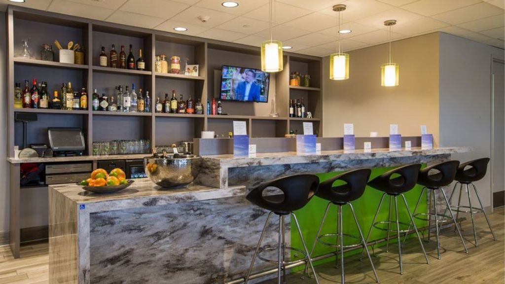Eight Bar OAK airport