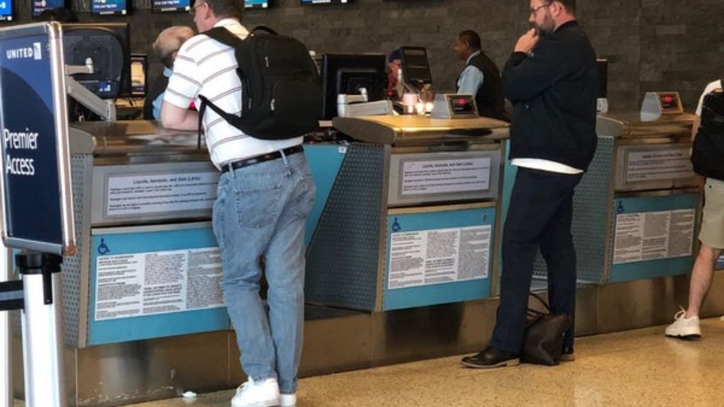 Ticket Counter at LAS