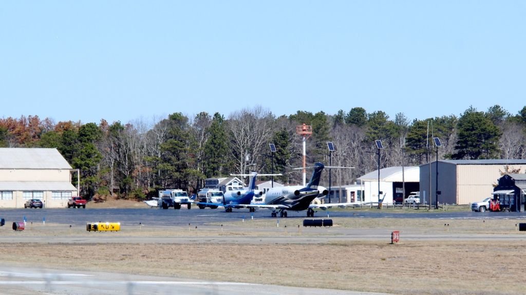 Cape Air East Hampton Airport – HTO  Terminal