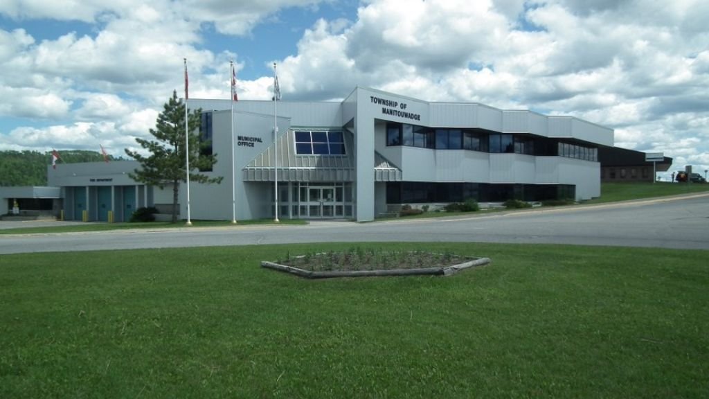 Manitouwadge Airport