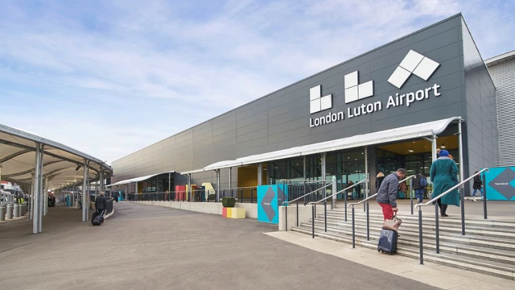Phillipines Airlines London Luton Airport – LTN Terminal