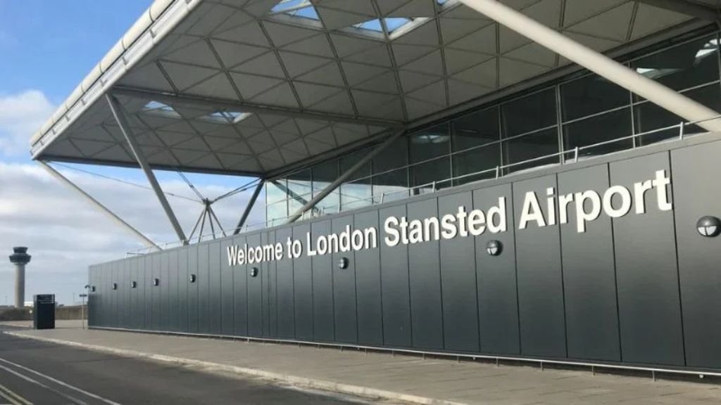 Qatar Airways London Stansted Airport – STN Terminal
