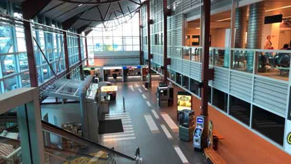 WestJet Airlines YQT Terminal – Thunder Bay International Airport